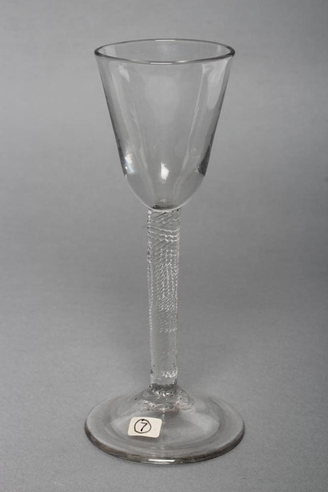 A WINE GLASS Image