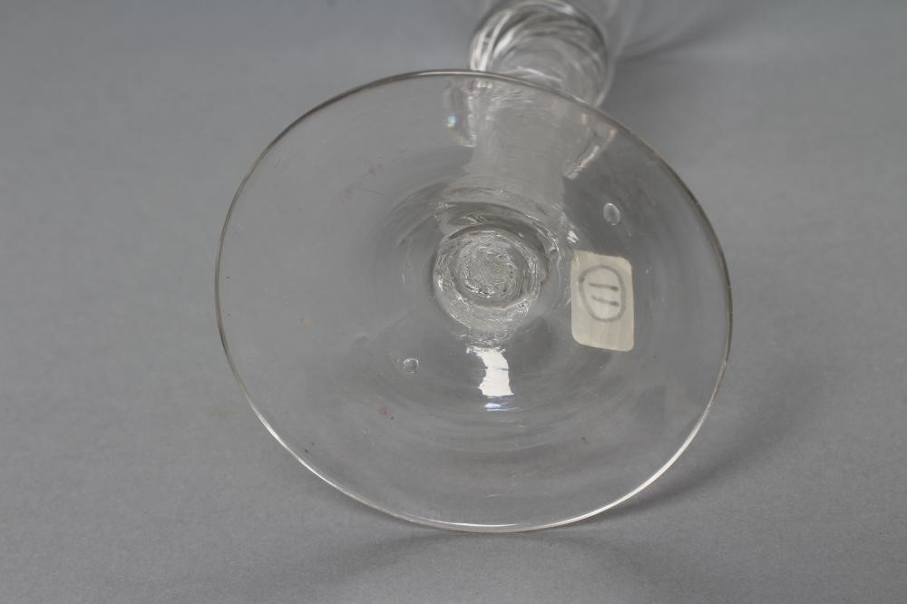 A WINE GLASS Image