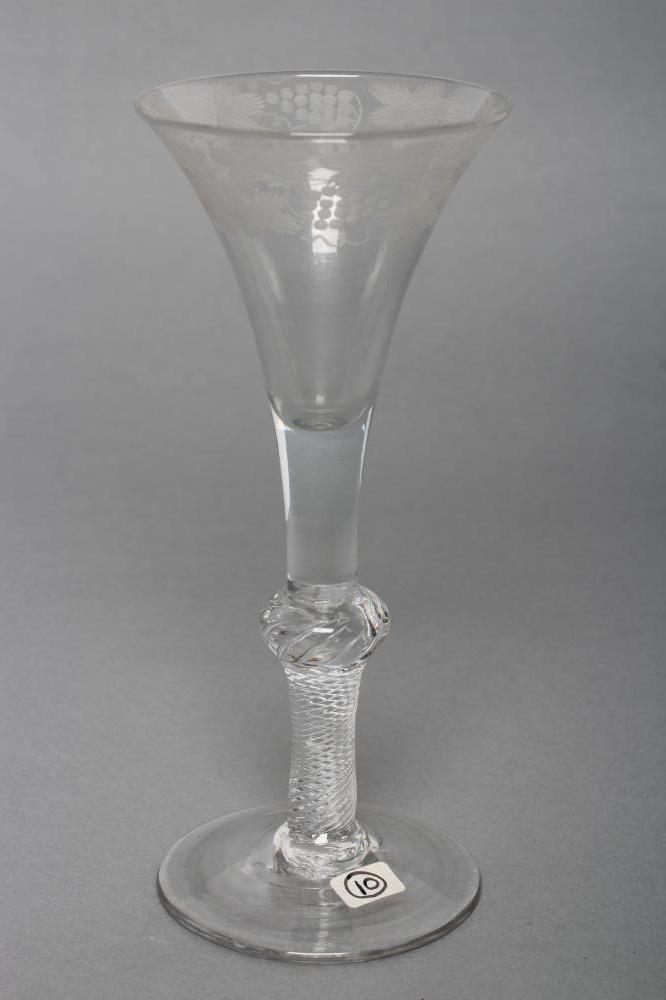 A WINE GLASS Image