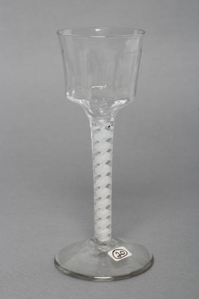A WINE GLASS Image