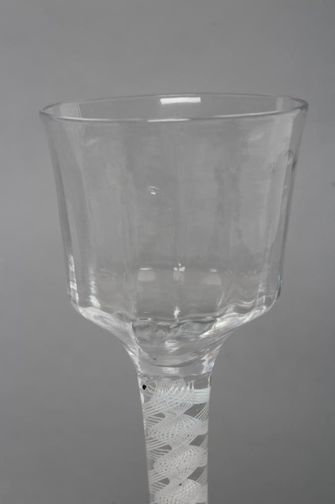A WINE GLASS Image