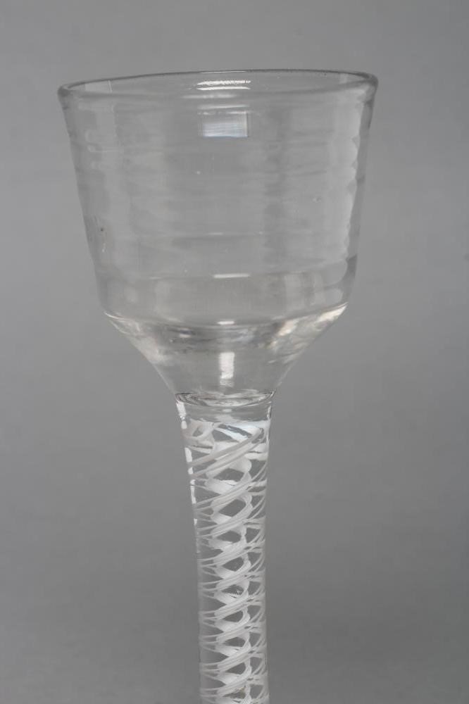 A WINE GLASS Image