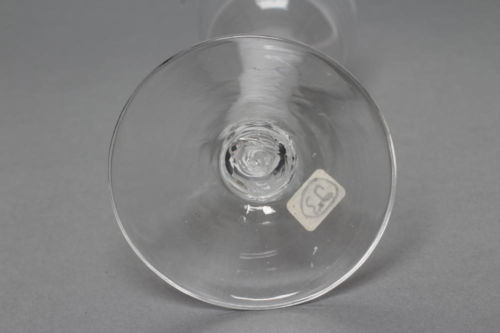A WINE GLASS Image