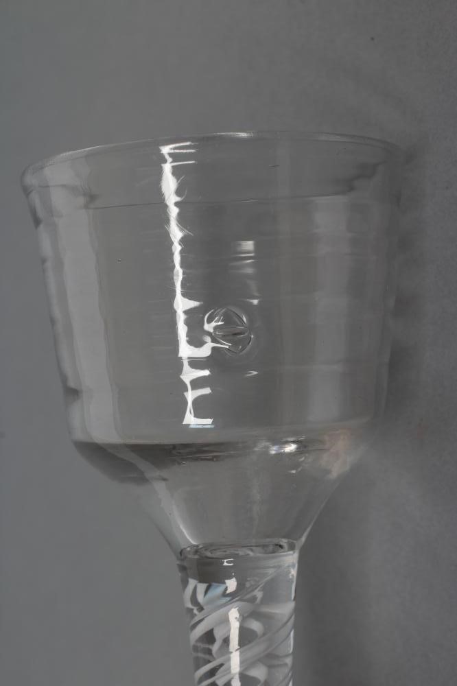 A WINE GLASS Image