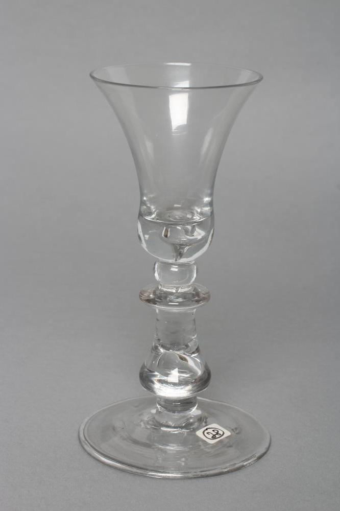 A WINE GLASS Image