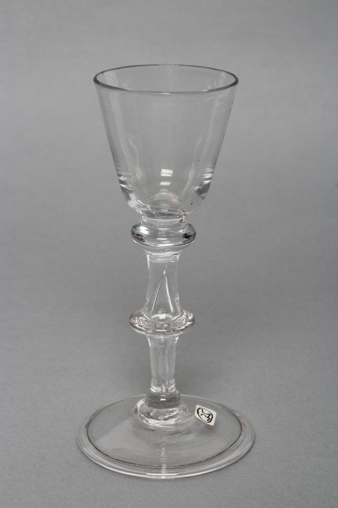 A WINE GLASS Image