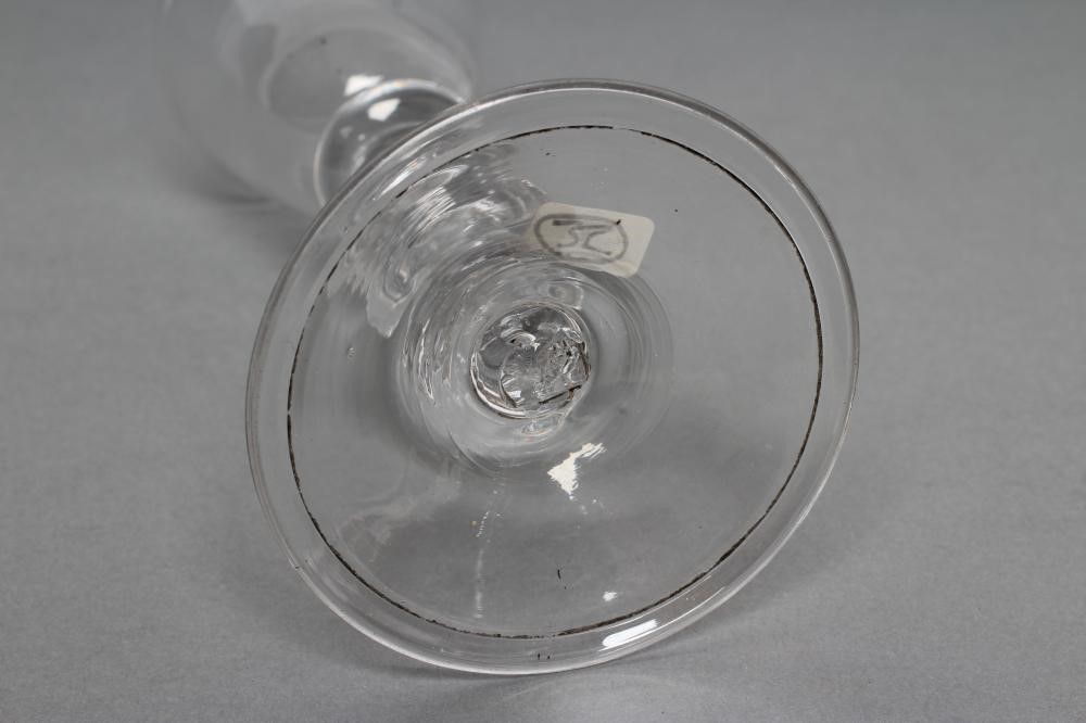 A WINE GLASS Image