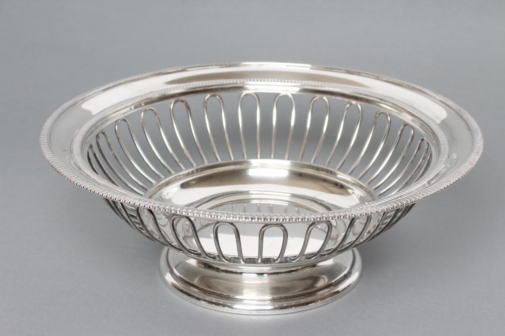 A SILVER BREAD BASKET Image