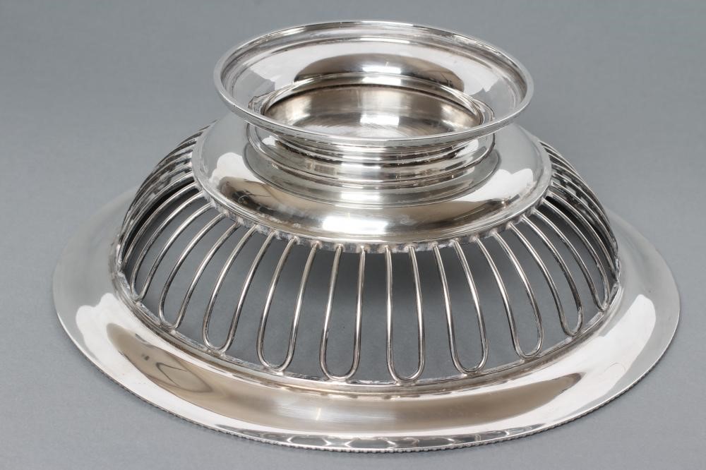 A SILVER BREAD BASKET Image