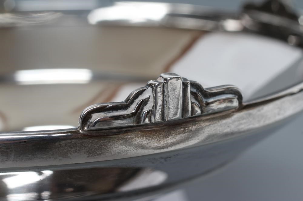 AN ART DECO SILVER BOWL Image