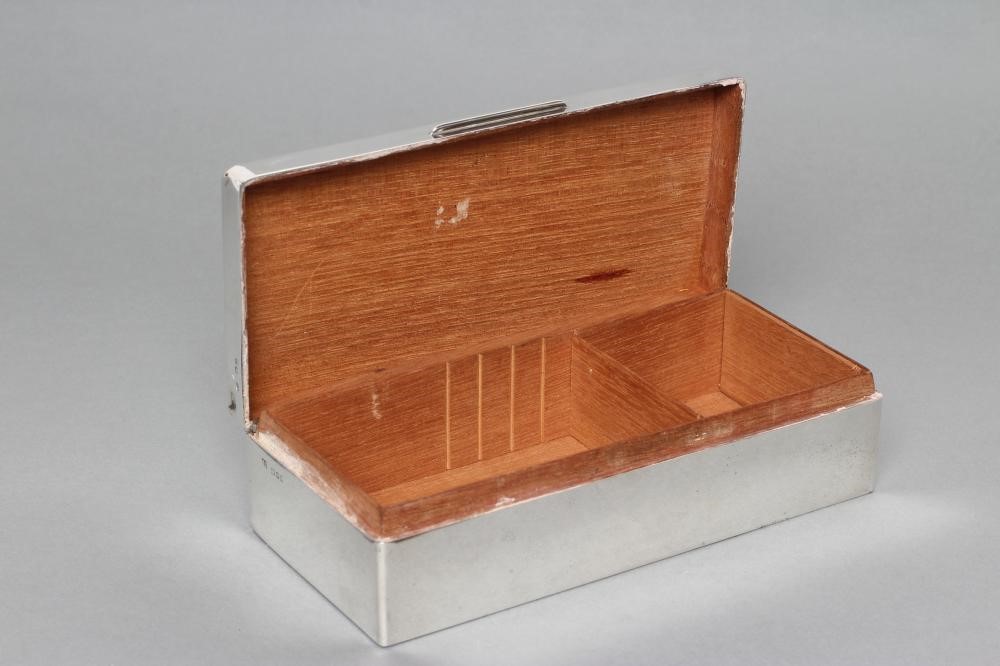 AN ART DECO SILVER CIGARETTE BOX Image