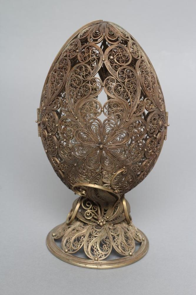 A RUSSIAN FILIGREE EGG STAND Image