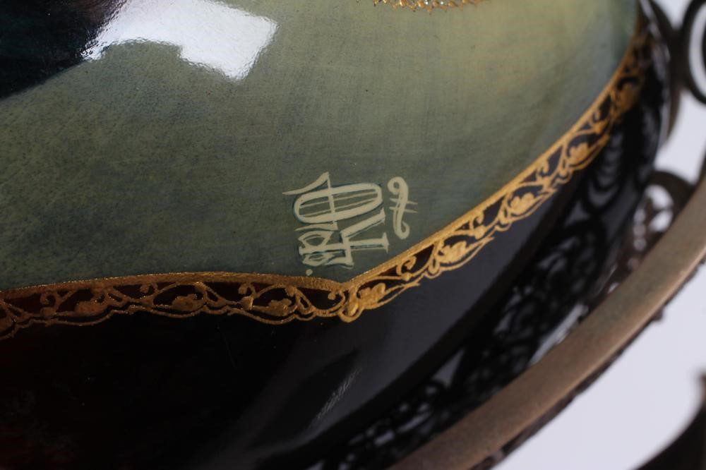 A RUSSIAN FILIGREE EGG STAND Image