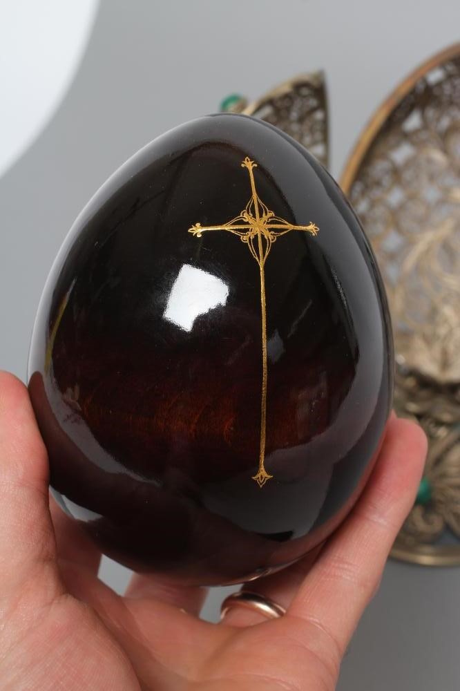 A RUSSIAN FILIGREE EGG STAND Image