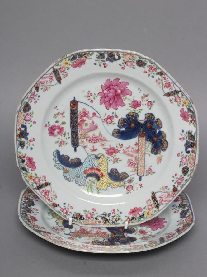 A PAIR OF CHINESE EXPORT PORCELAIN PLATES of octagonal form Image