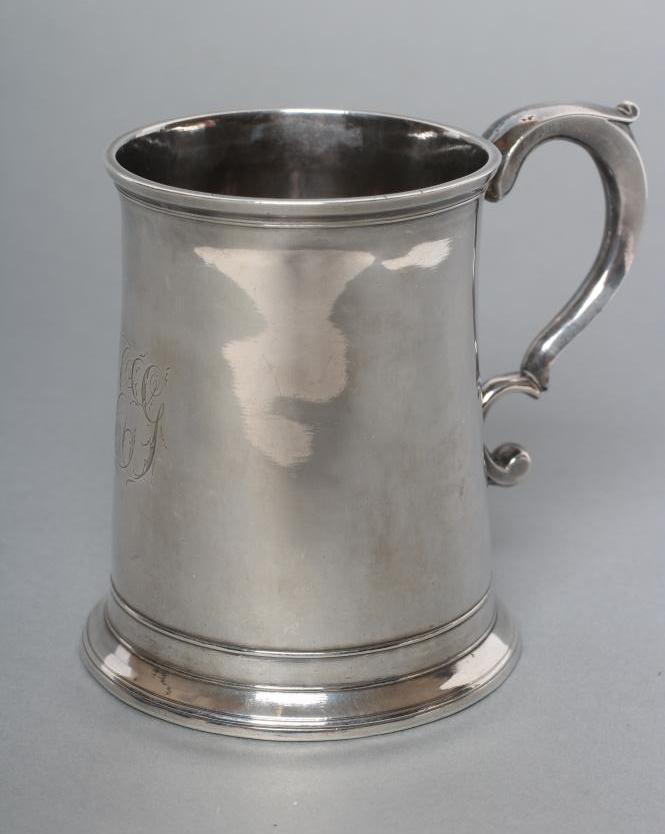 A GEORGE III SILVER MUG Image