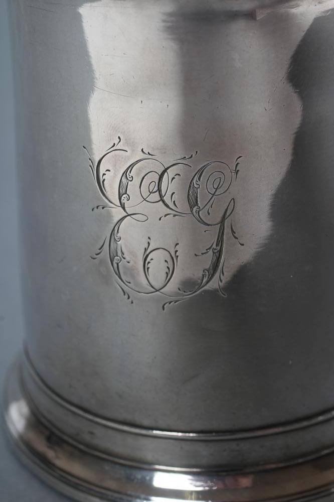 A GEORGE III SILVER MUG Image