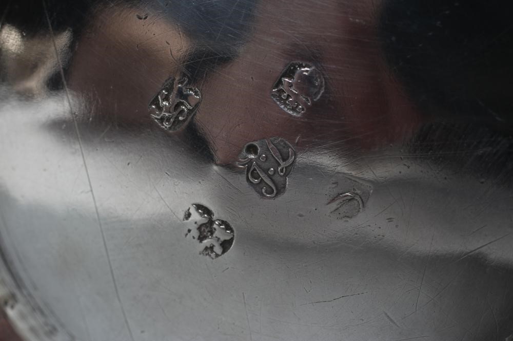 A GEORGE III SILVER MUG Image