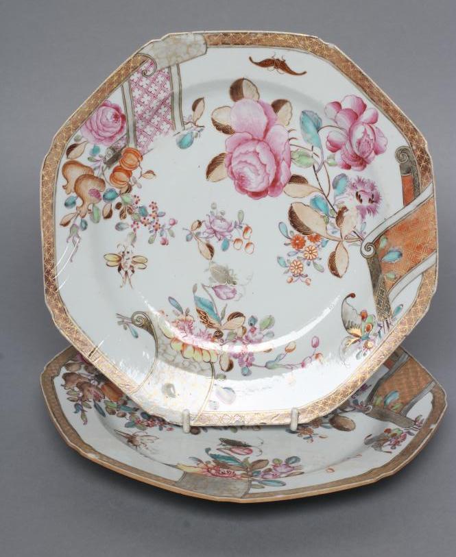 A PAIR OF CHINESE EXPORT PORCELAIN PLATES of octagonal form Image