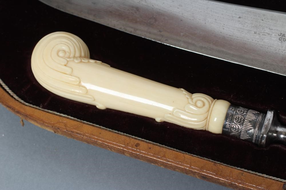 A VICTORIAN FIVE PIECE CARVING SET Image