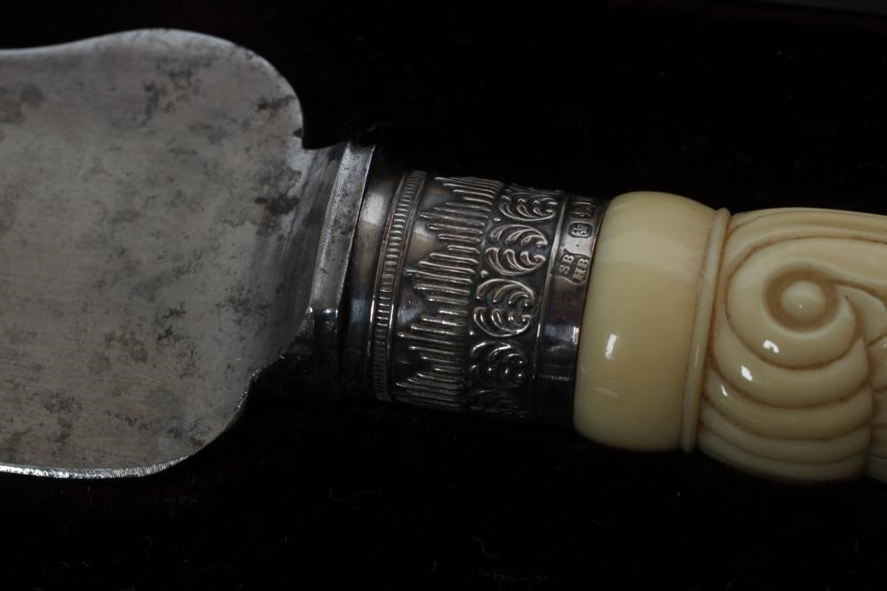 A VICTORIAN FIVE PIECE CARVING SET Image