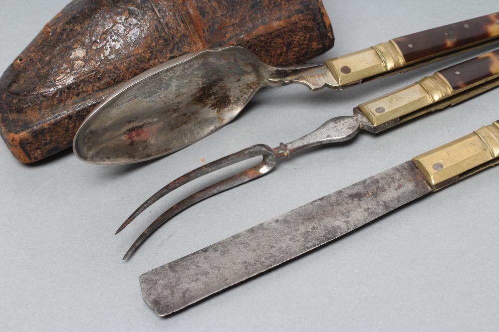 A GEORGIAN CAMPAIGN/TRAVELLING THREE PIECE SET Image