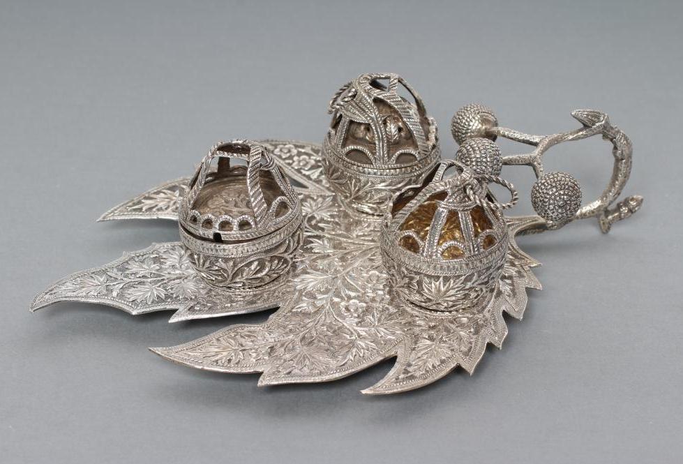 A WHITE METAL BESAMIM Image