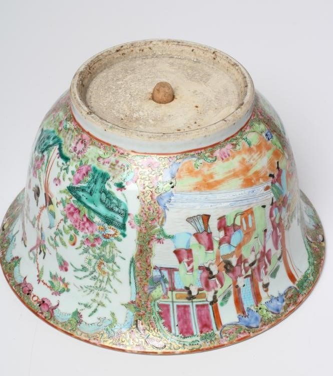 A CANTONESE PORCELAIN JARDINIERE of circular form with everted rim and drainer hole to base Image
