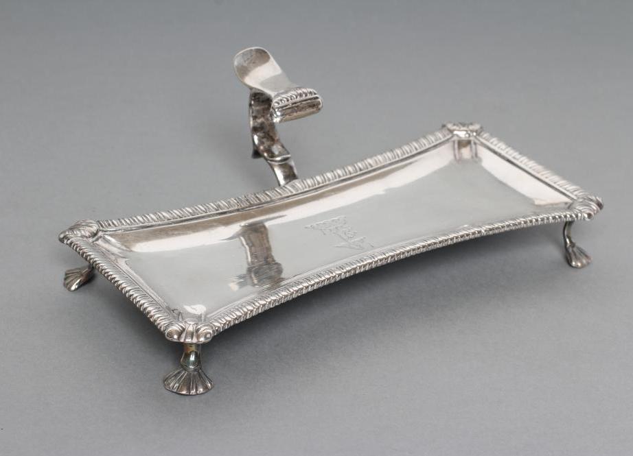 A GEORGE III SILVER SCISSOR SNUFFER'S TRAY Image