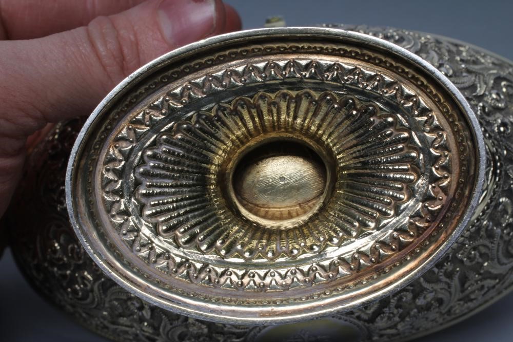 A VICTORIAN SILVER GILT SUGAR BASKET Image