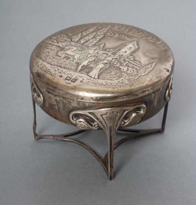 AN EDWARDIAN SILVER DRESSING TABLE BOX Image