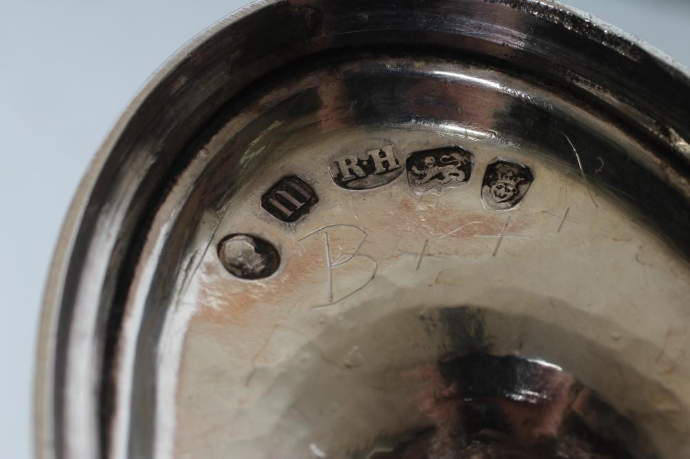 A GEORGE III SILVER SUGAR BASKET Image