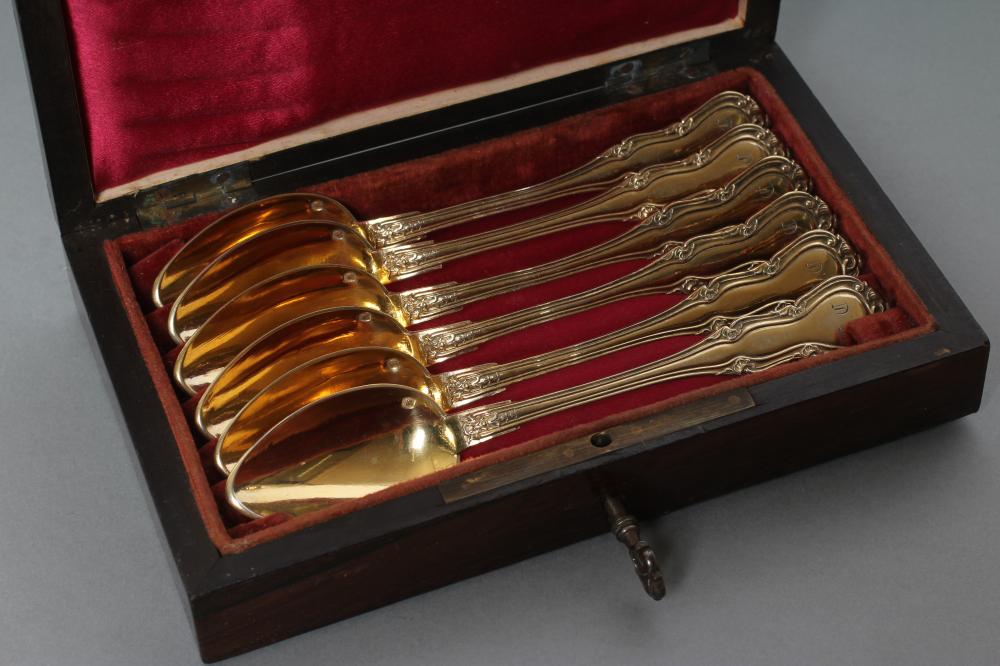 A SET OF SIX FRENCH SILVER GILT TEASPOONS Image
