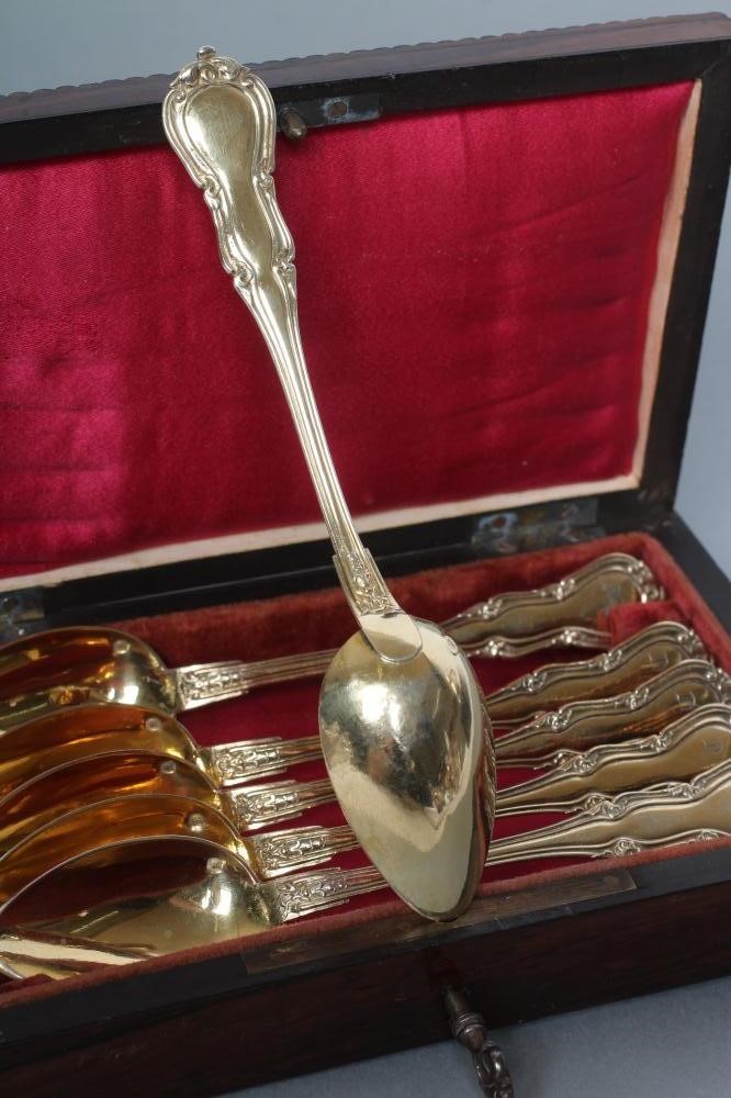 A SET OF SIX FRENCH SILVER GILT TEASPOONS Image