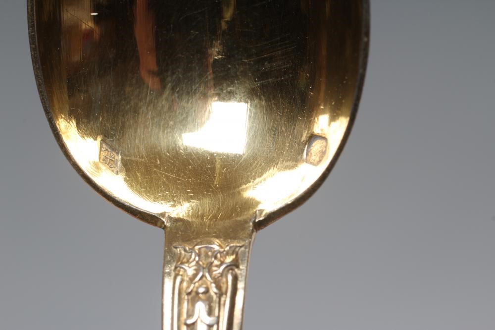 A SET OF SIX FRENCH SILVER GILT TEASPOONS Image