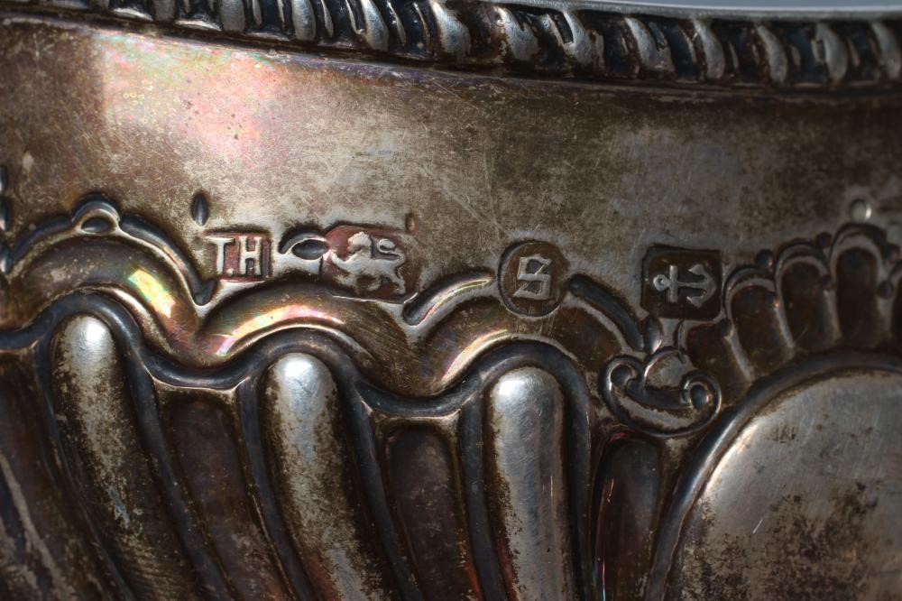 A LATE VICTORIAN SILVER SAUCE BOAT Image