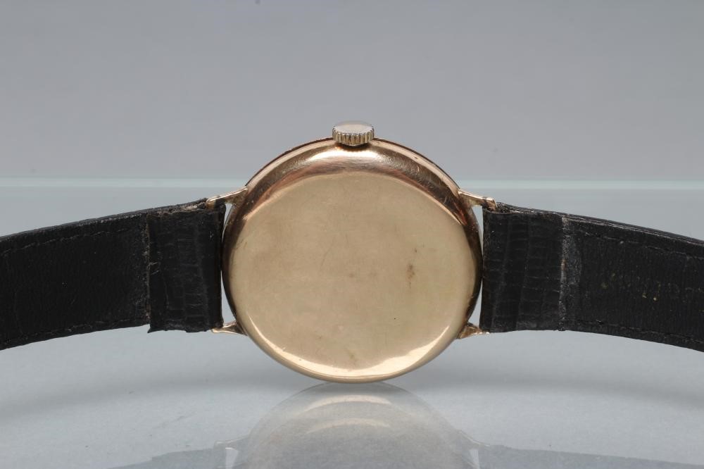 A GENTLEMAN'S 9CT GOLD OMEGA WRISTWATCH Image