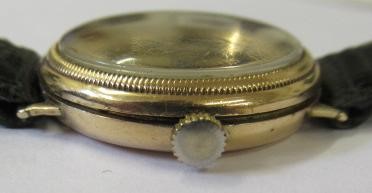 A GENTLEMAN'S 9CT GOLD OMEGA WRISTWATCH Image