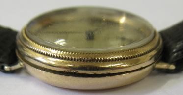 A GENTLEMAN'S 9CT GOLD OMEGA WRISTWATCH Image