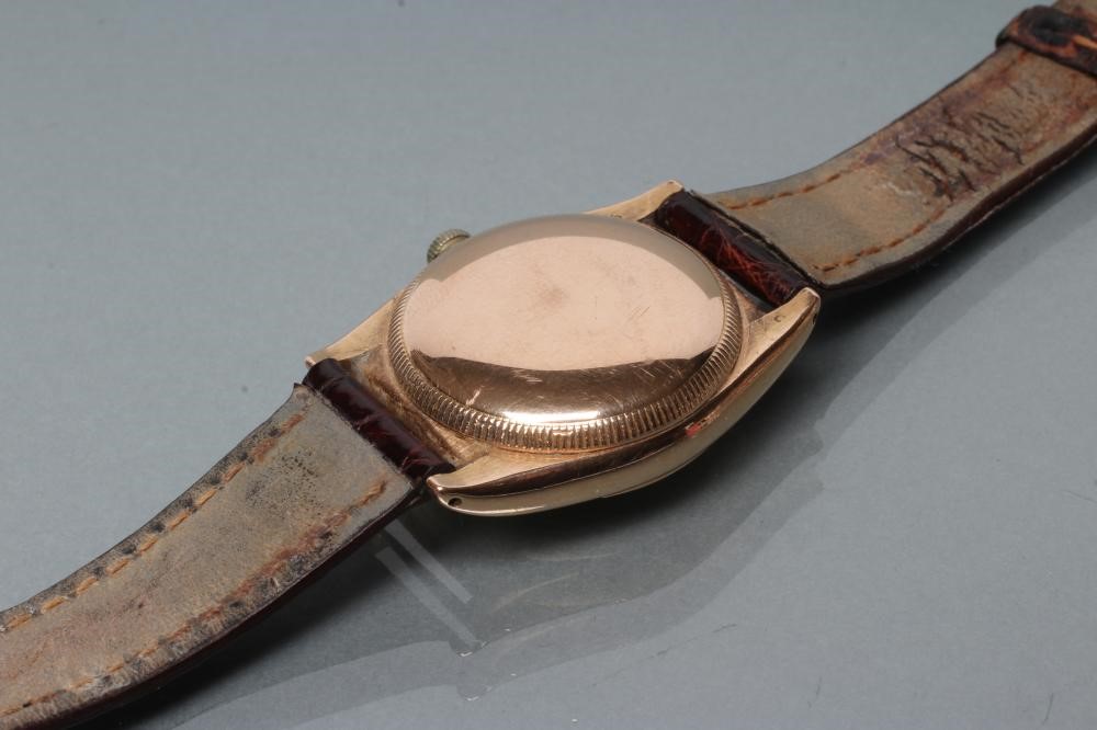 A GENTLEMAN'S GOLD BUBBLE BACK ROLEX OYSTER PERPETUAL CHRONOMETER Image