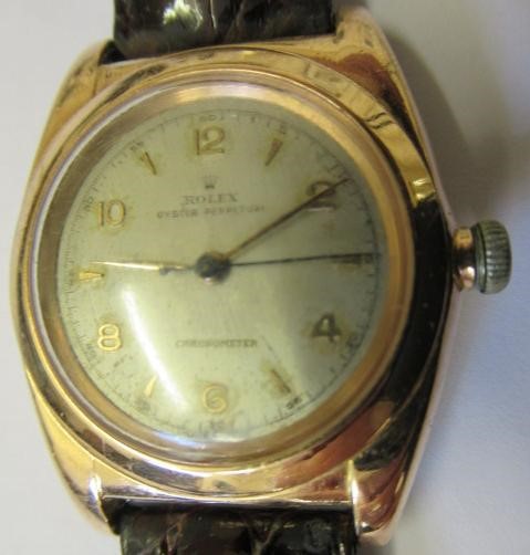 A GENTLEMAN'S GOLD BUBBLE BACK ROLEX OYSTER PERPETUAL CHRONOMETER Image