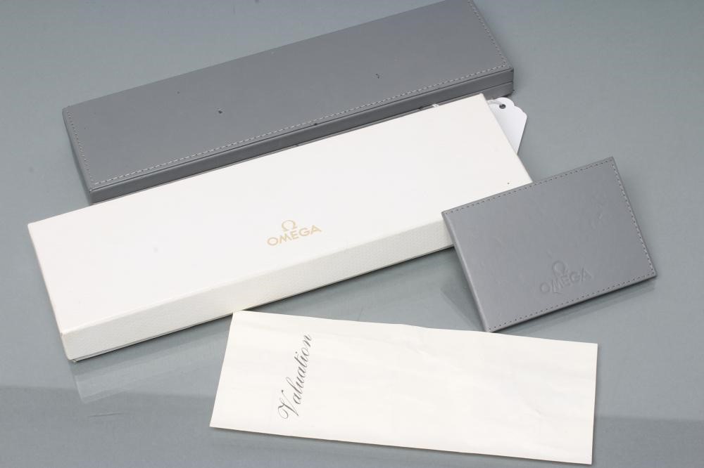 A GENTLEMAN'S 18CT GOLD OMEGA DE VILLE WRISTWATCH Image