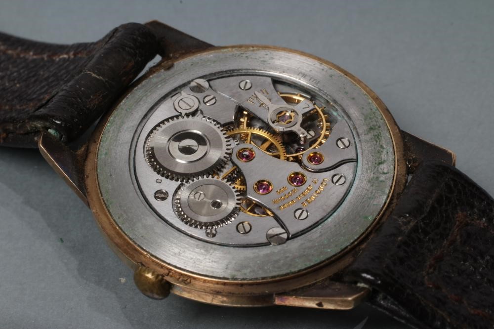 A GENTLEMAN'S 9CT GOLD LONGINES WRISTWATCH Image