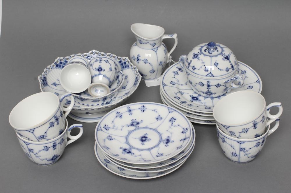 A ROYAL COPENHAGEN PORCELAIN PART SERVICE Image