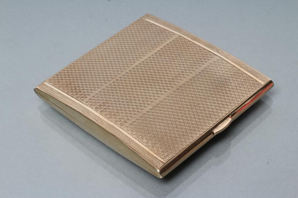AN ART DECO 9CT GOLD CIGARETTE CASE Image