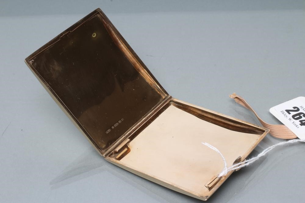 AN ART DECO 9CT GOLD CIGARETTE CASE Image
