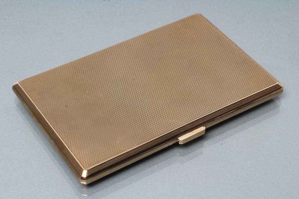 A 9CT GOLD CIGARETTE CASE Image