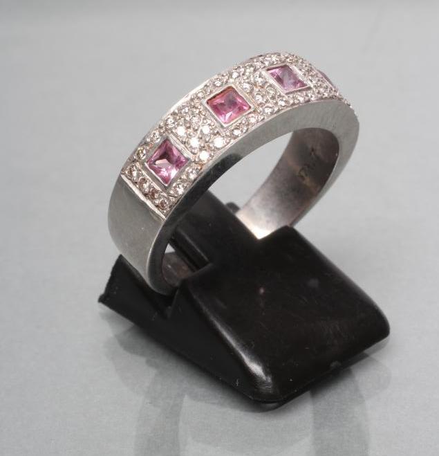 A WHITE BAND RING Image