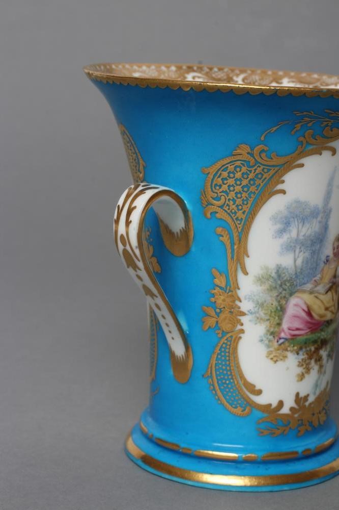 A FRENCH PORCELAIN VASE Image