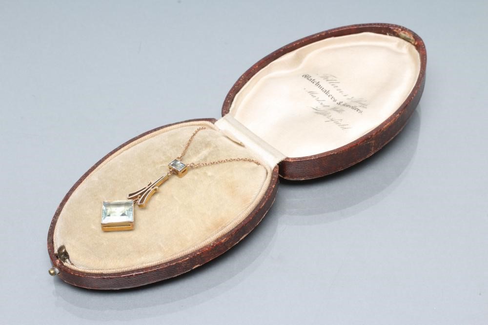 AN EDWARDIAN NECKLACE Image